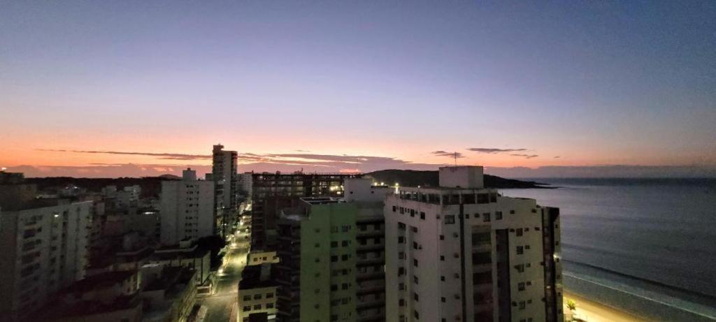 Cobertura c/ vista para o mar e montanhas, churrasqueira, 4 quartos 2 Vg garagem Guarapari Exterior foto
